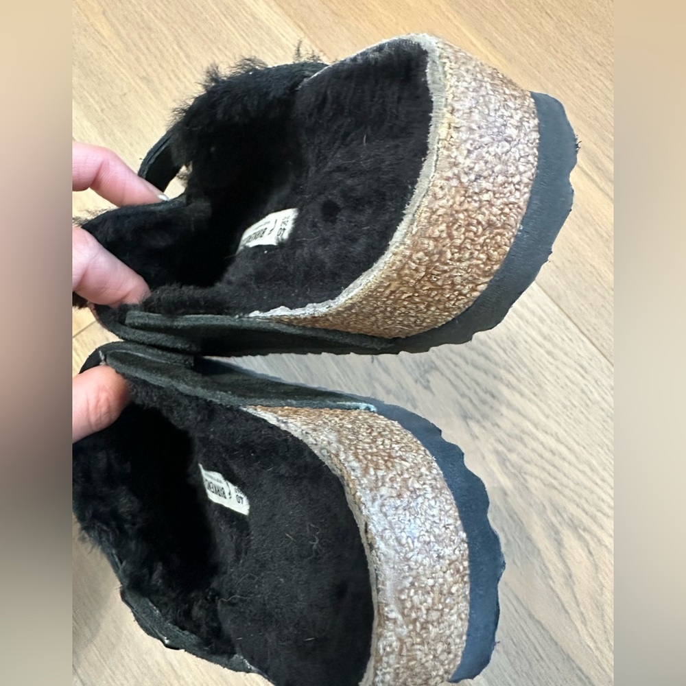 Woman’s Birkenstock Black Shearling - Picture 6 of 6